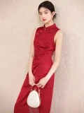 Bride in elegant long red slim-fit cheongsam, traditional Chinese wedding dress with smooth satin fabric and subtle bamboo jacquard pattern