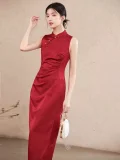 Elegant red sleeveless wedding cheongsam with high collar and pleated waist design, modern Chinese bridal dress for engagement & tea ceremony