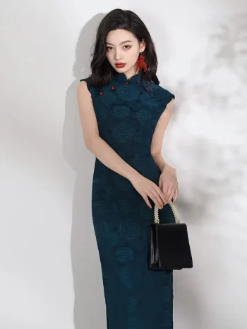 Elegant women's dark green high slit qipao with subtle rose jacquard and red buttons, model holding a black handbag with pearl handle, modern cheongsam style.