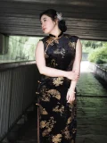 Close-up side profile shot of a black chinese cheongsam dress, featuring the intricate gold print and soft velvet texture of this cheongsam qipao plus size. The elegant mandarin collar and traditional frog buttons are highlighted, showcasing the timeless design of this black sleeveless cheongsam.