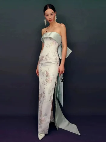 Side view of form-fitting qipao prom dress, showing the elegant mermaid silhouette, large back bow detail and high side slit for modern prom style.
